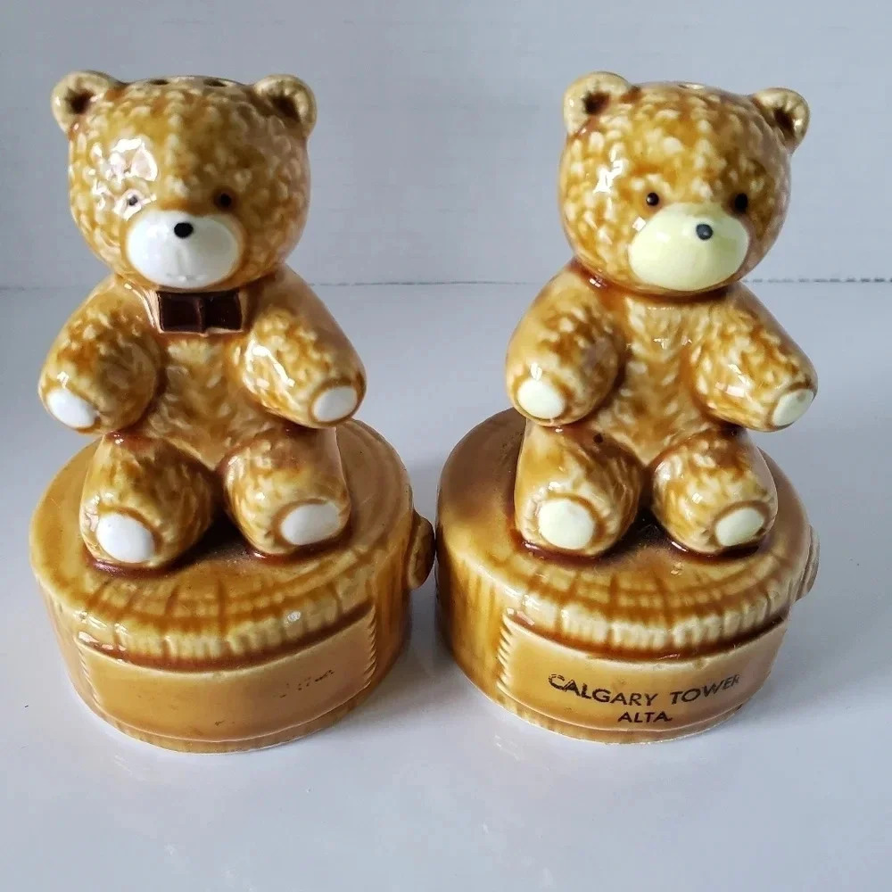 Vintage set of 2 Teddy Bear  Souvenir Salt/Pepper Shakers.